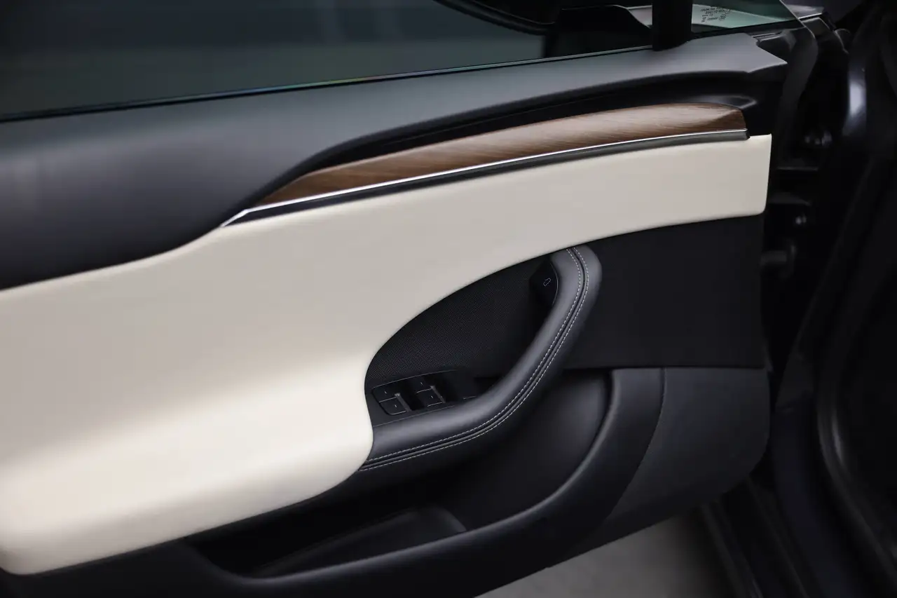 Tesla Model S - Image 9