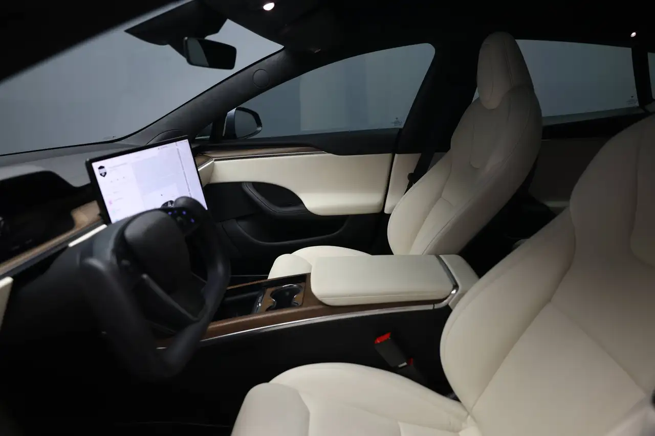 Tesla Model S - Image 6