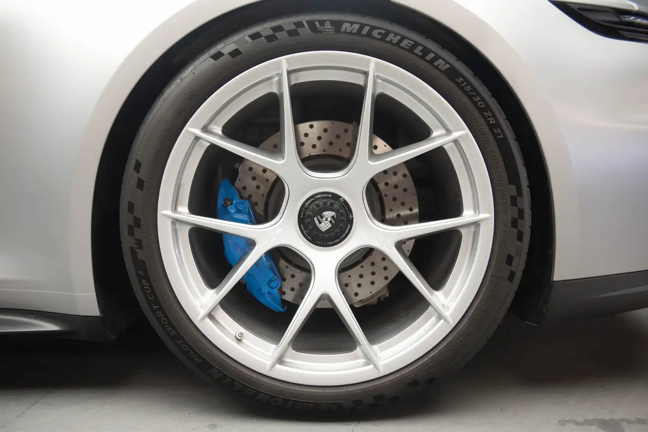 Porsche 911 - Image 7