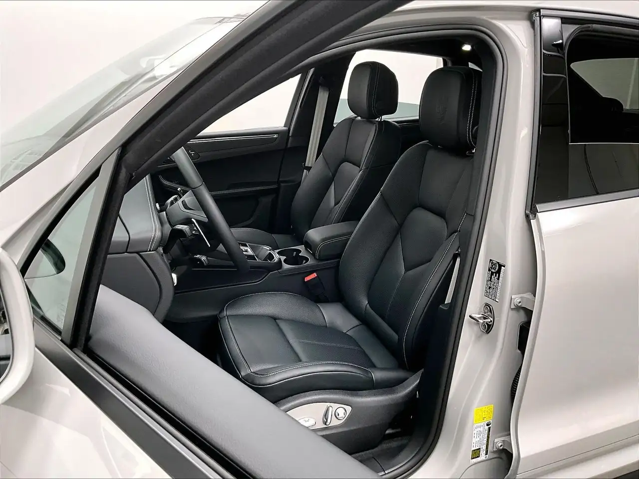Porsche Macan - Image 12