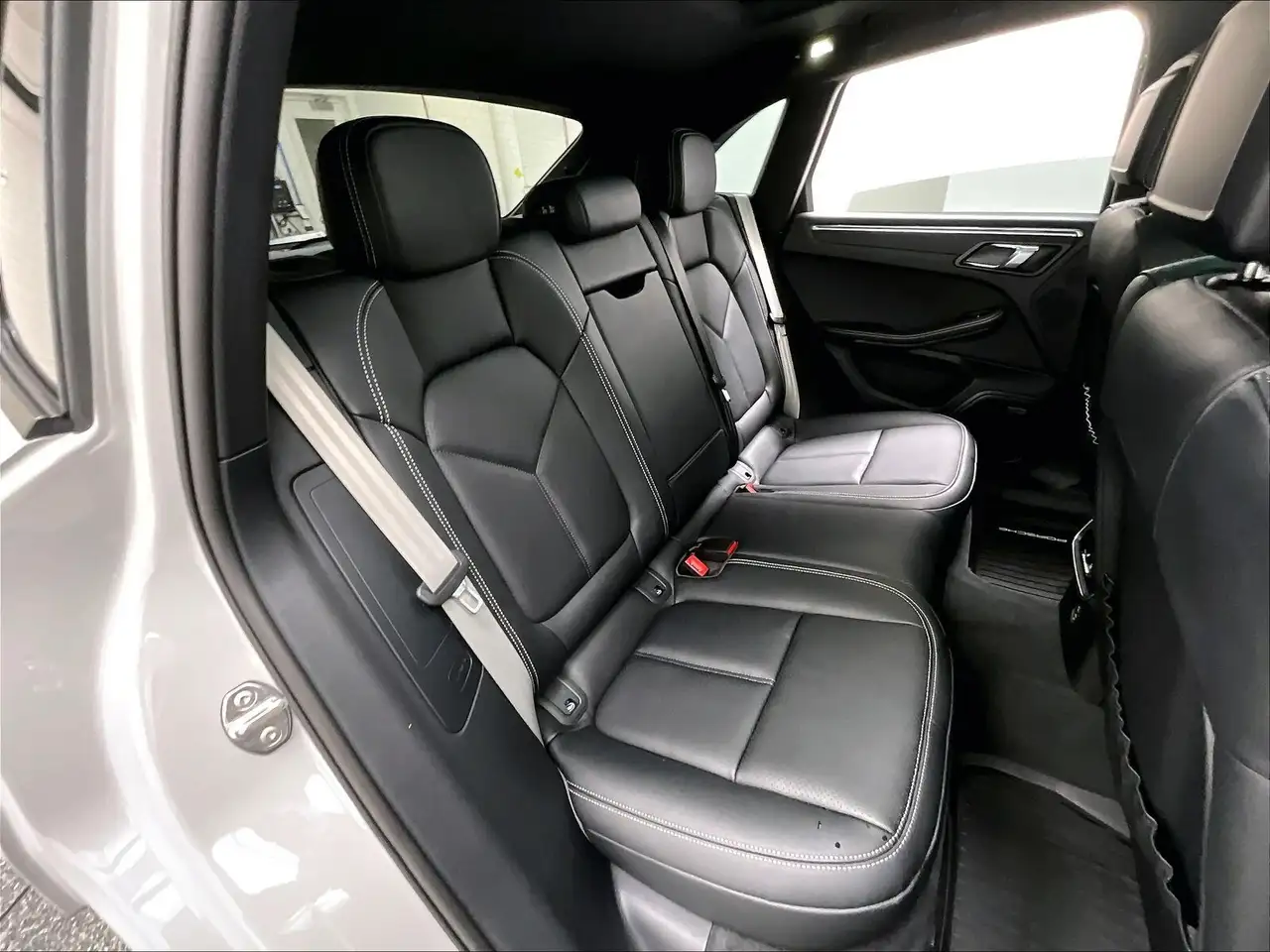 Porsche Macan - Image 16