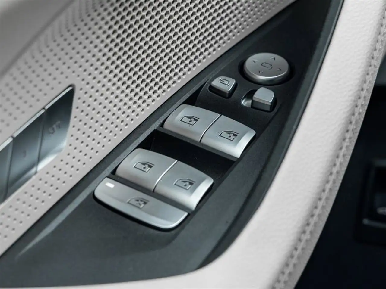 BMW 4 Series - Image 17