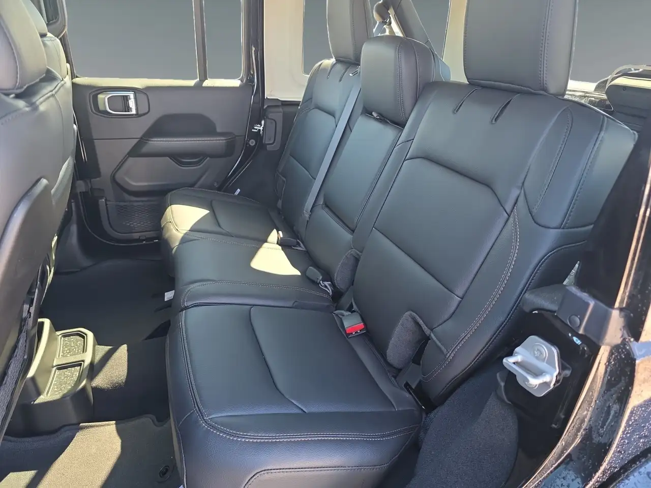 Jeep Wrangler - Image 13
