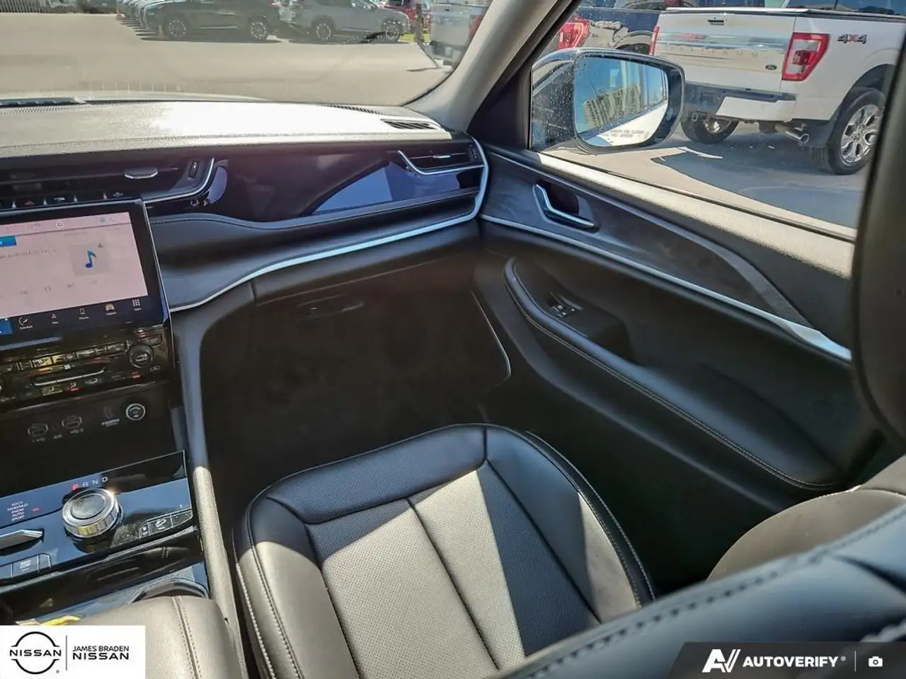 Jeep Grand Cherokee - Image 24