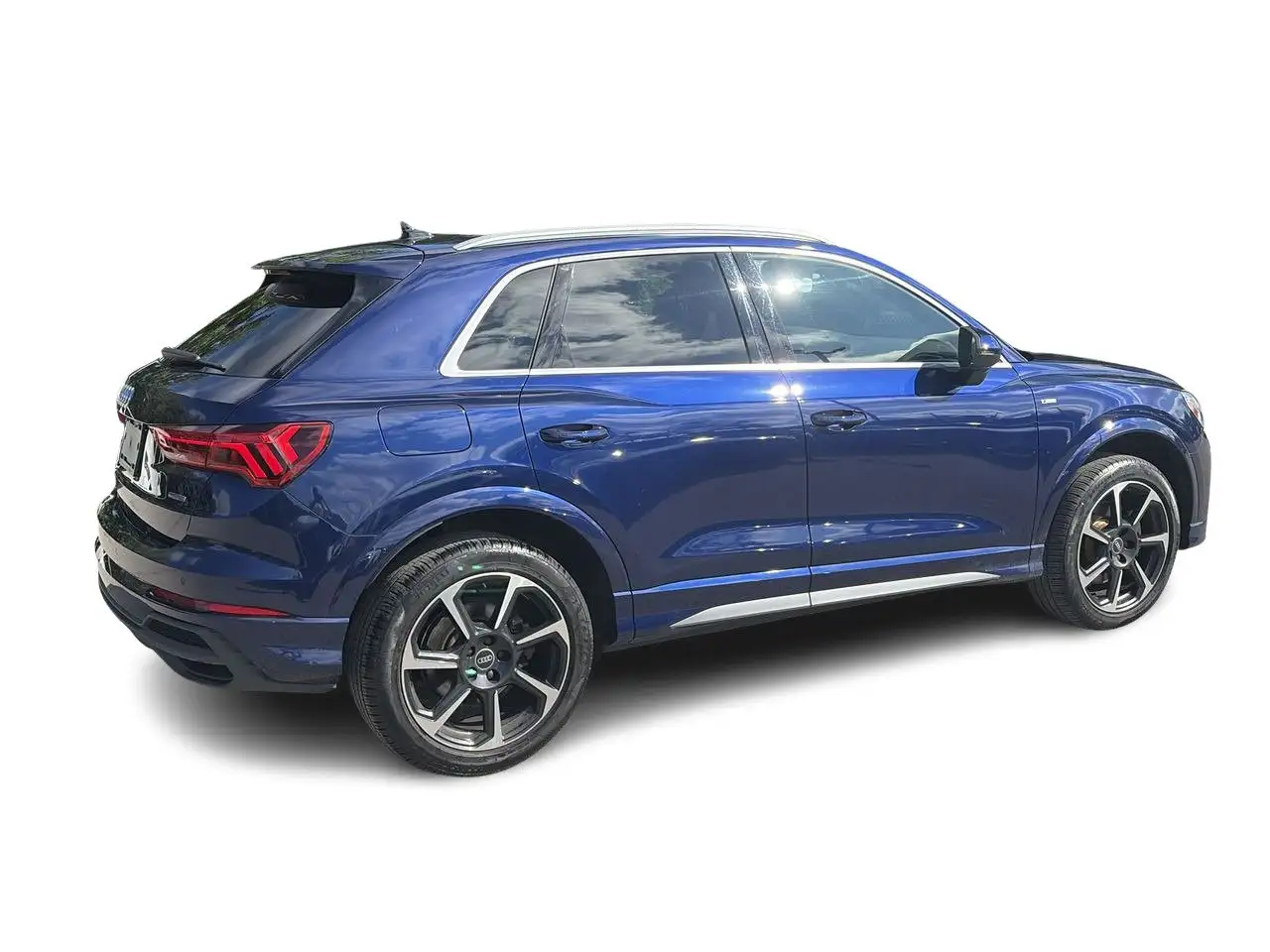 Audi Q3 - Image 15