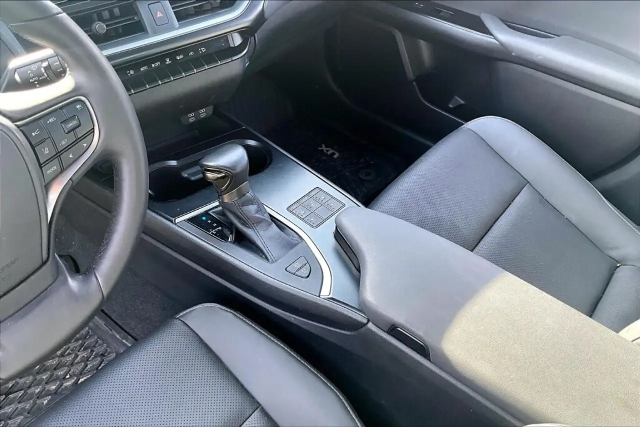Lexus UX - Image 17