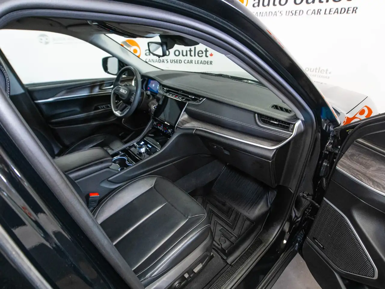 Jeep Grand Cherokee - Image 19