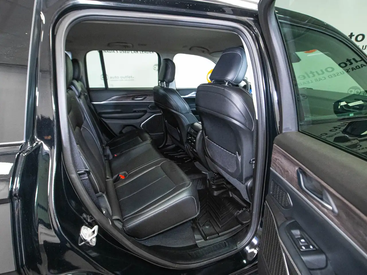 Jeep Grand Cherokee - Image 21