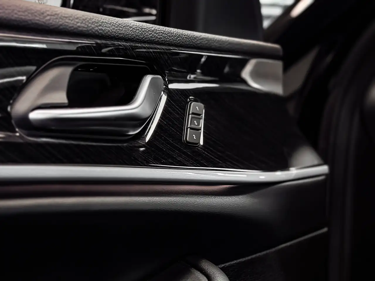 Jeep Grand Cherokee - Image 19