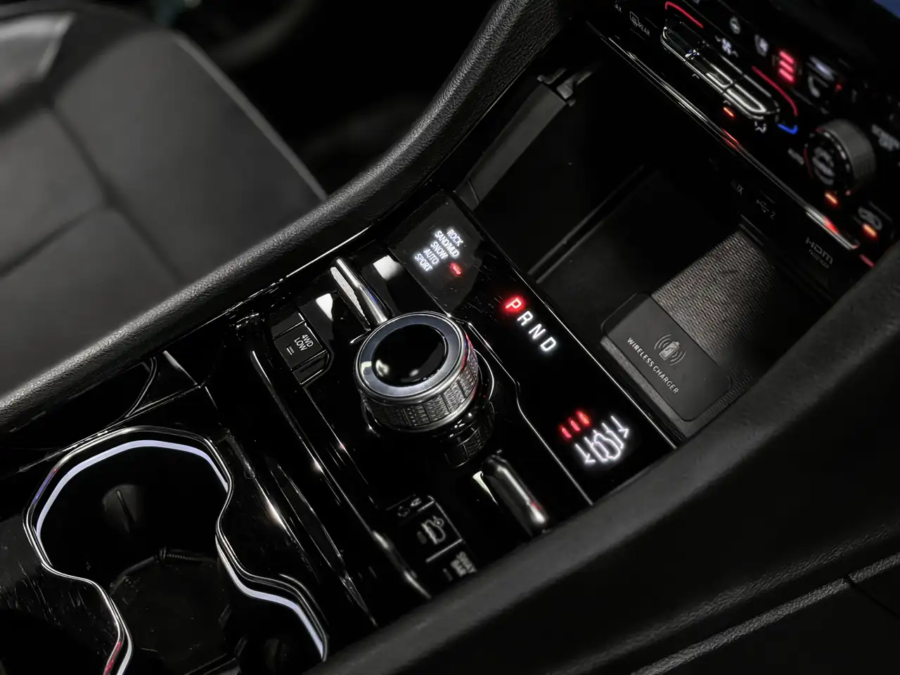 Jeep Grand Cherokee - Image 28