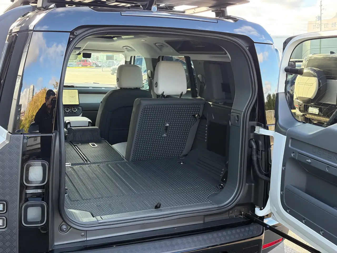Land Rover Defender - Image 19