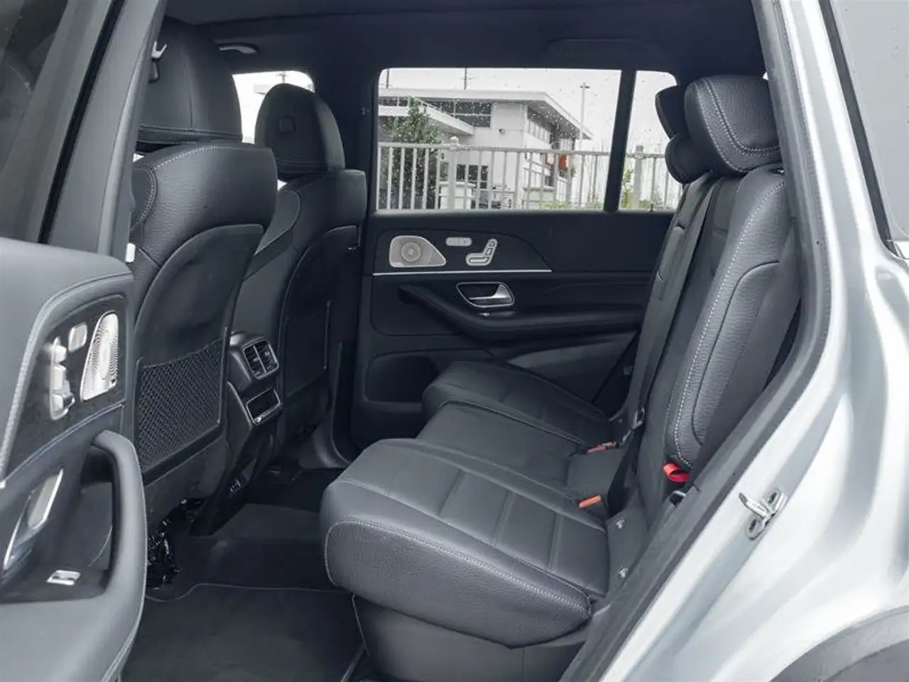Mercedes-Benz GLS - Image 31