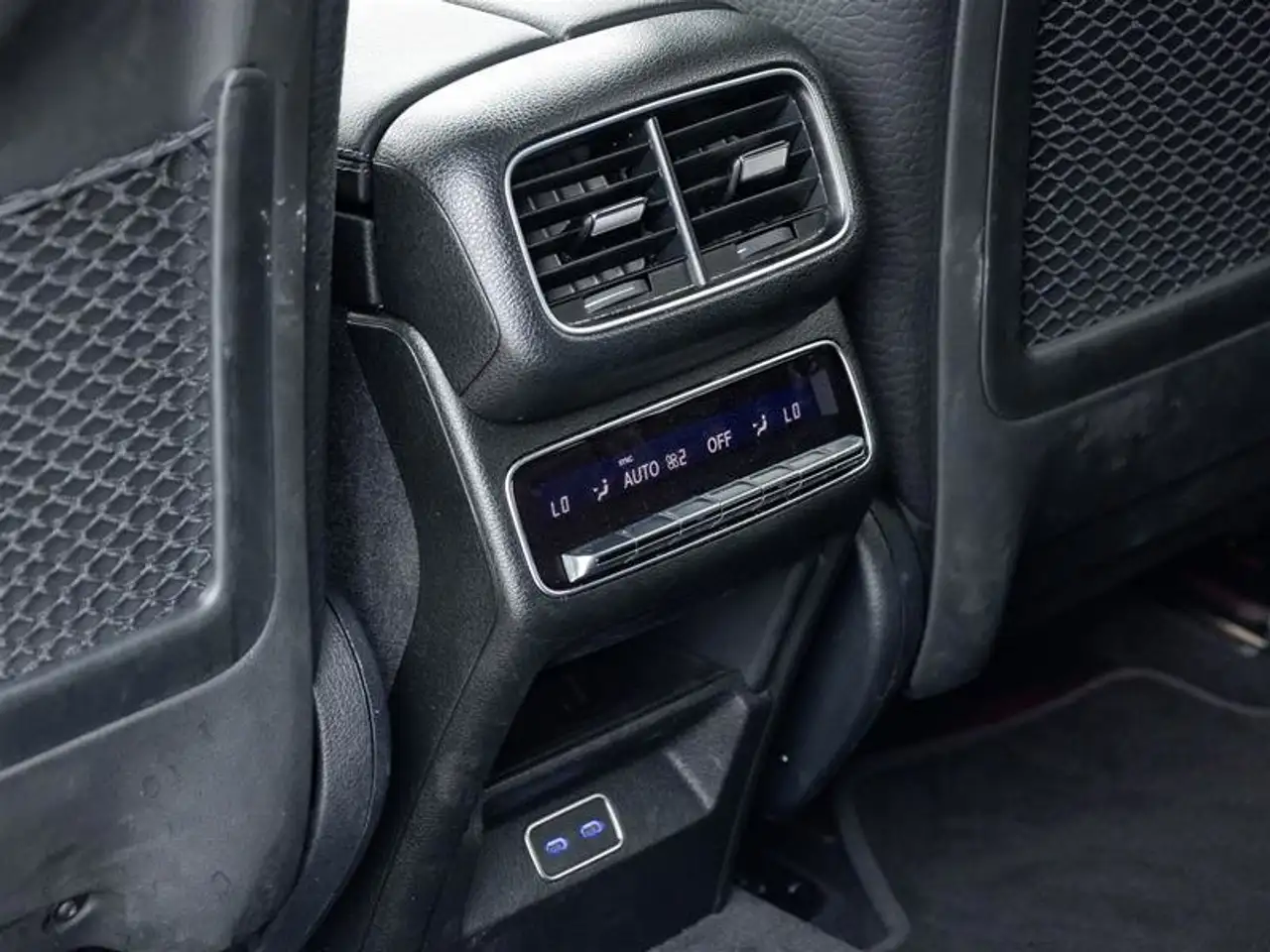 Mercedes-Benz GLS - Image 32