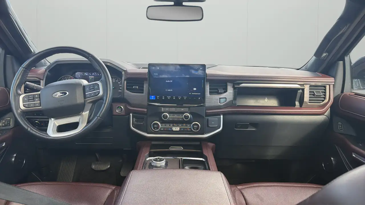 Ford Expedition - Image 16