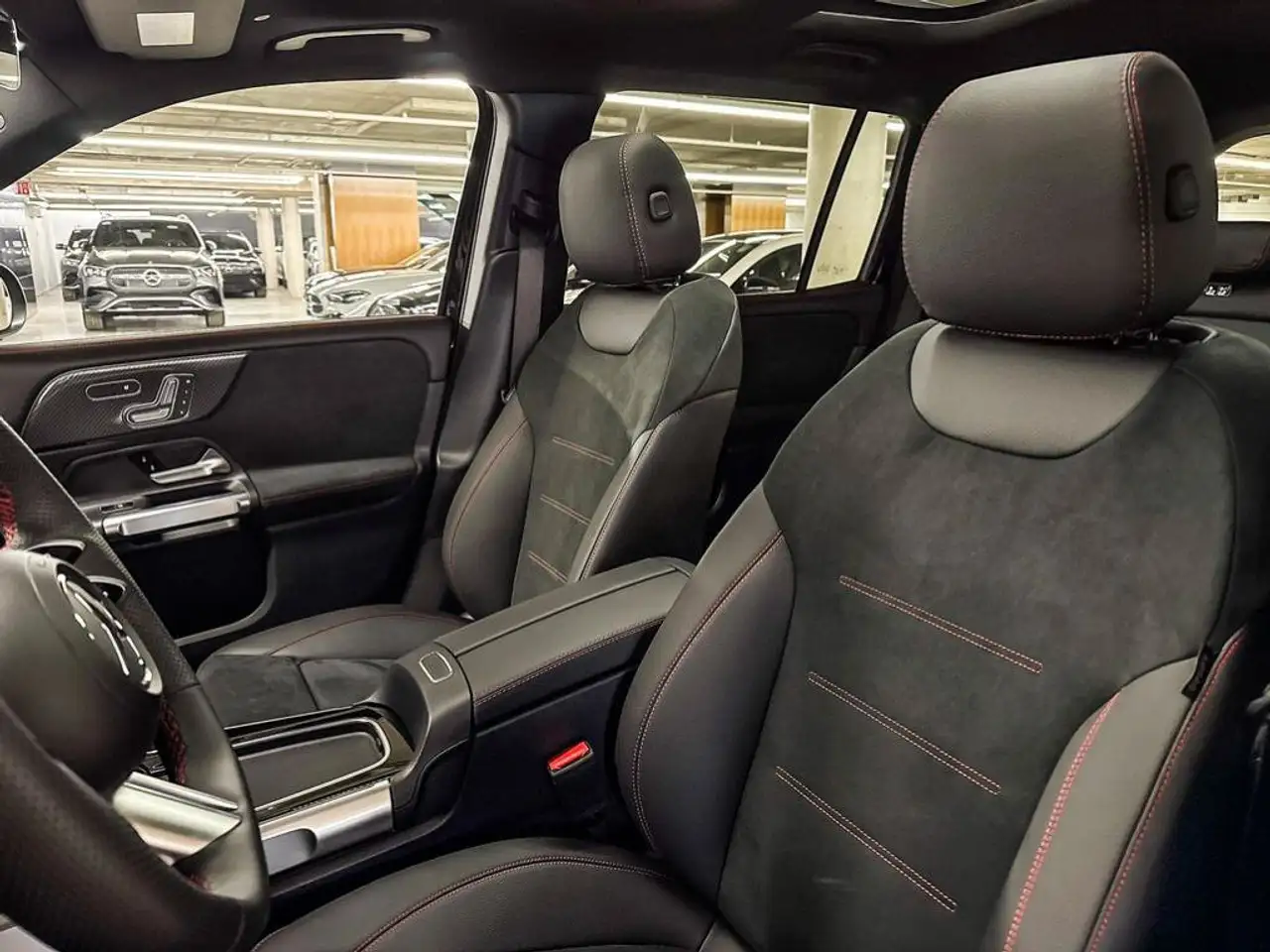 Mercedes-Benz GLB - Image 12