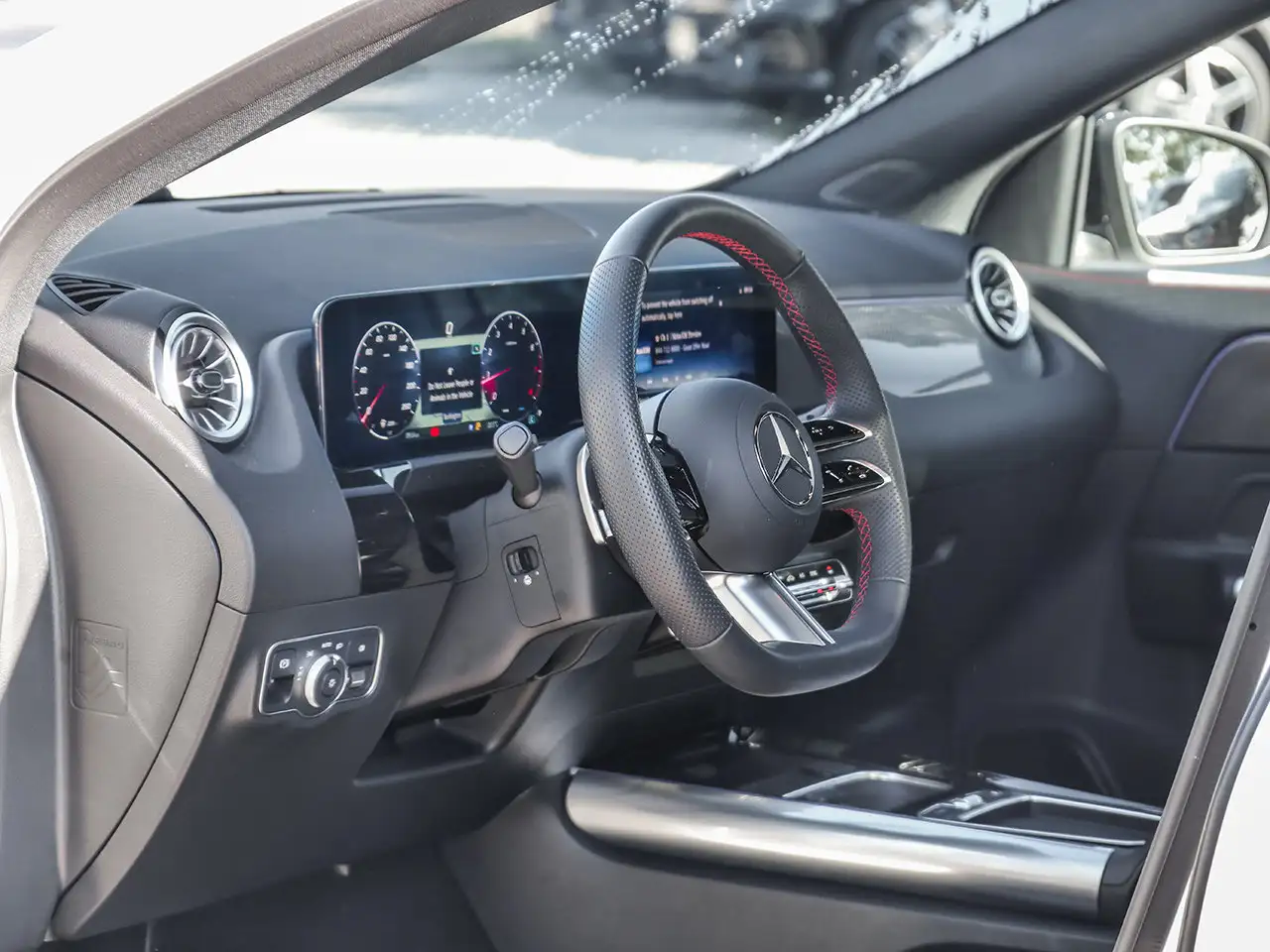 Mercedes-Benz GLA - Image 12