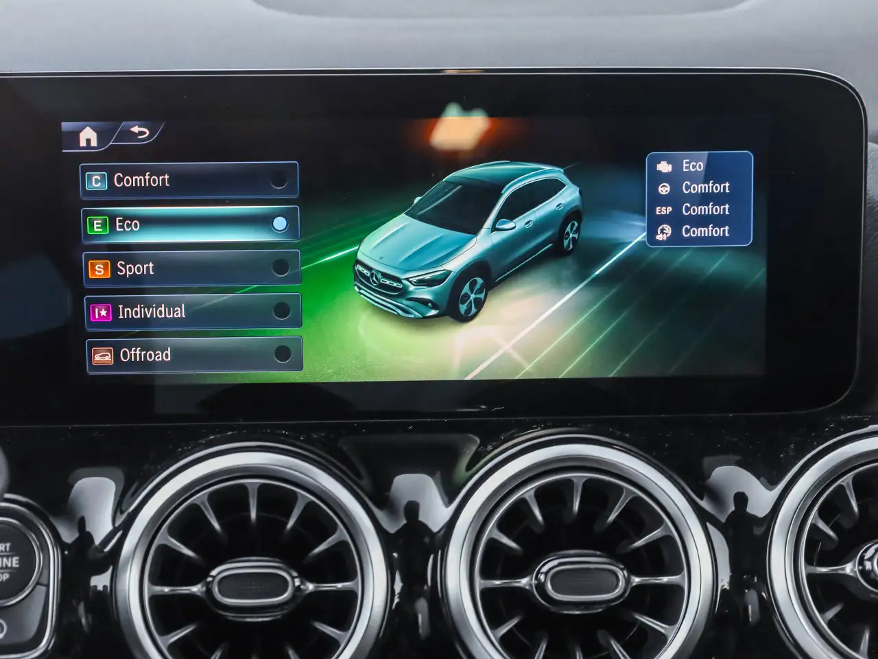 Mercedes-Benz GLA - Image 25