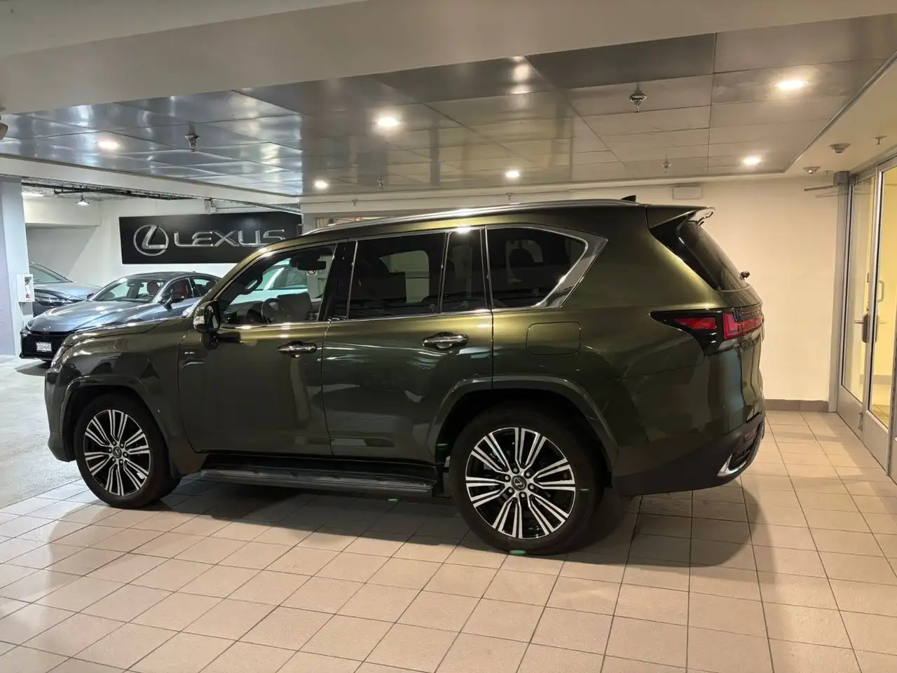 Lexus LX 600 - Image 2