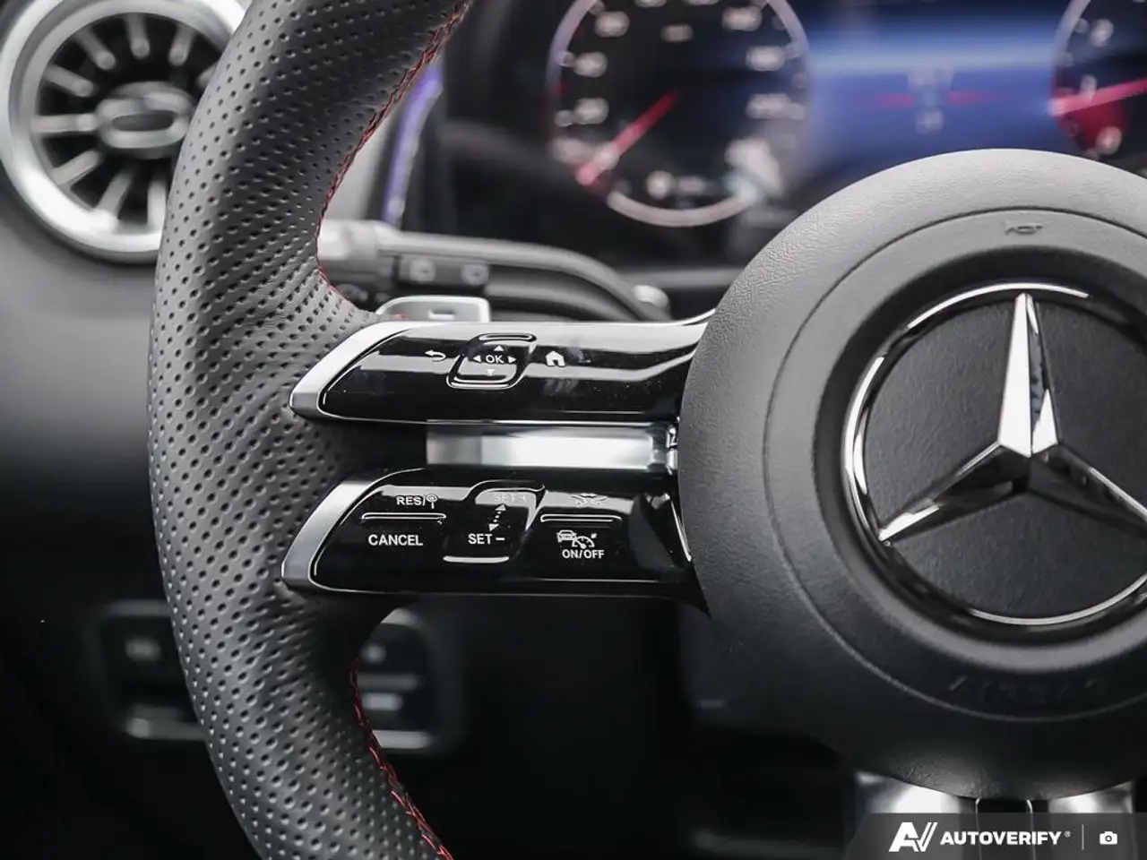 Mercedes-Benz GLB - Image 15