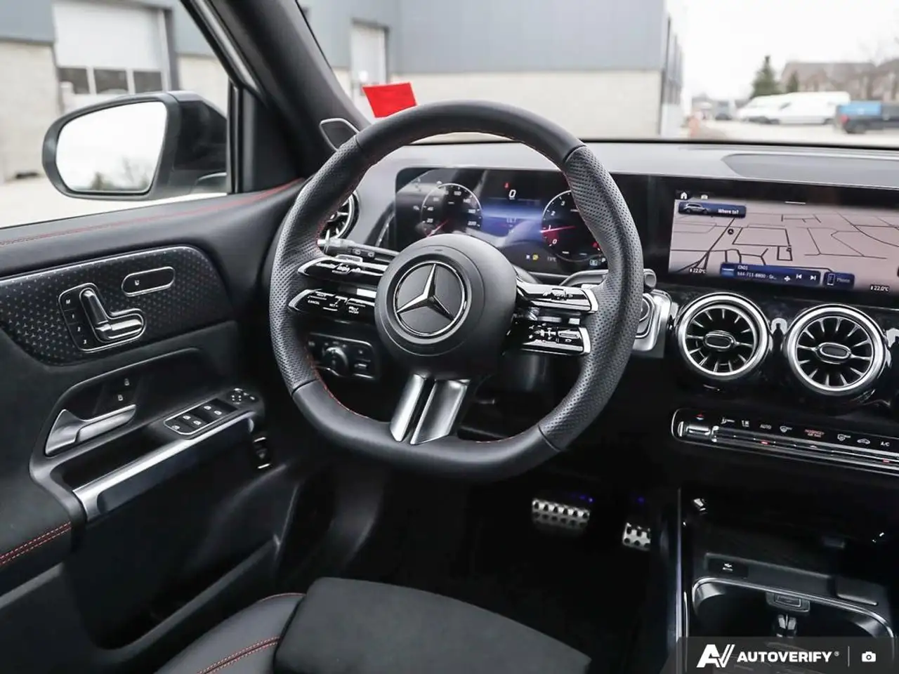 Mercedes-Benz GLB - Image 25