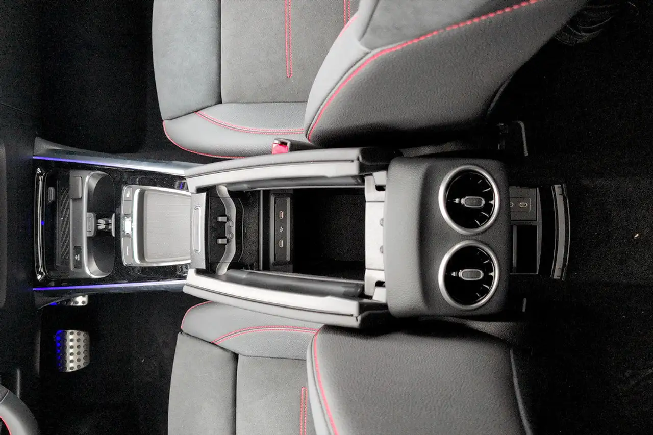 Mercedes-Benz GLB - Image 15
