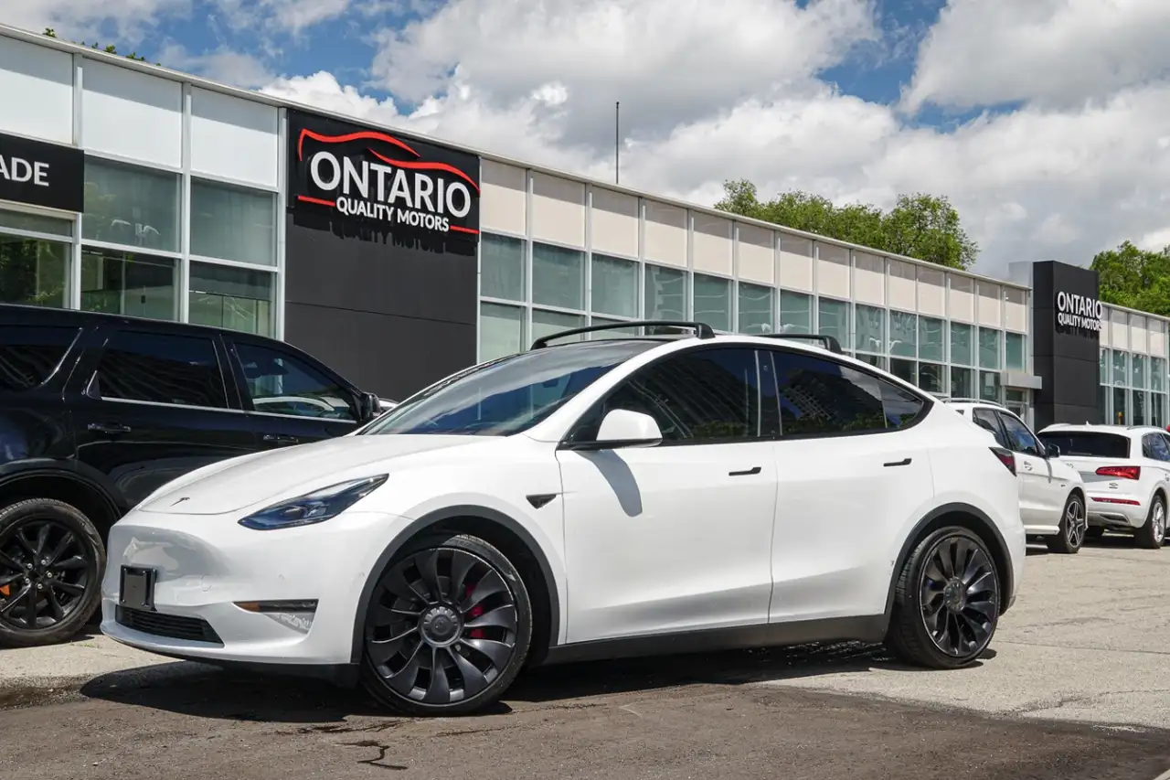 Tesla Model Y - Image 2