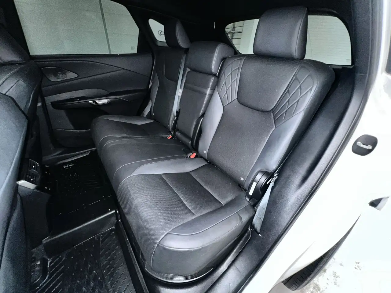 Lexus RX - Image 12
