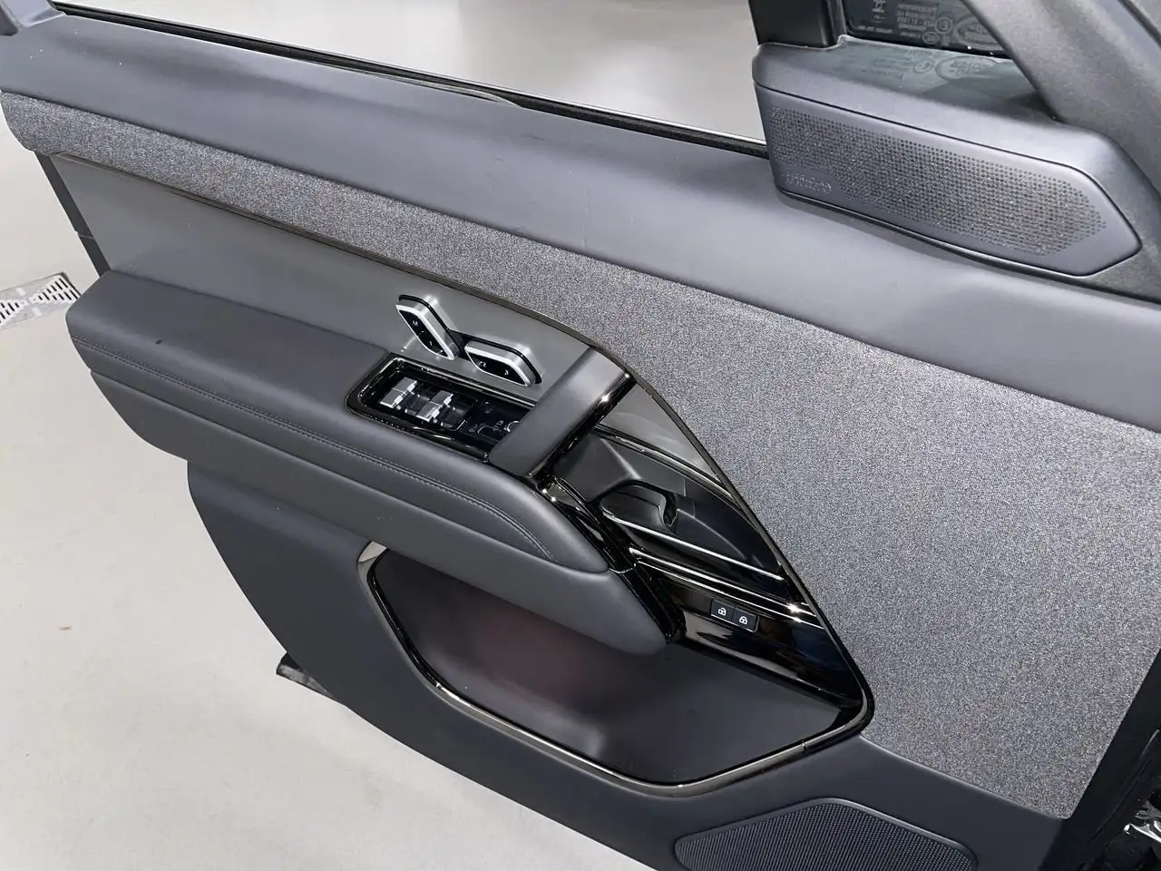 Land Rover Range Rover Sport - Image 21