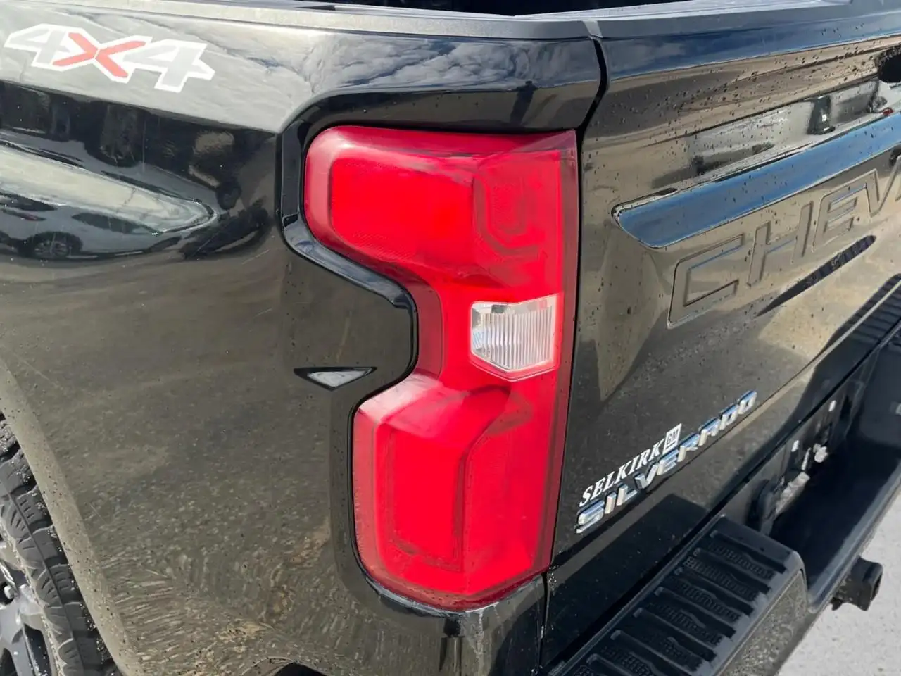 Chevrolet Silverado 1500 - Image 9