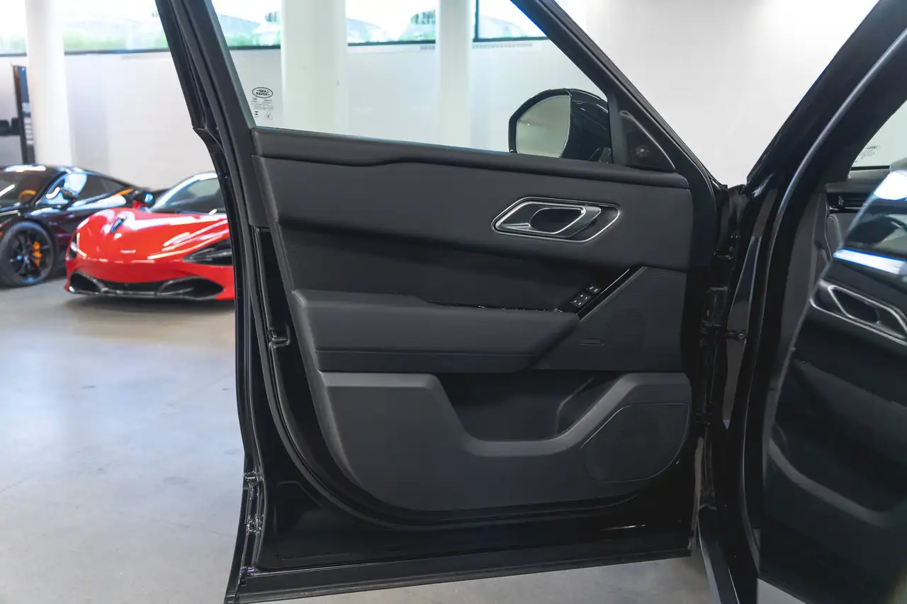 Land Rover Range Rover Velar - Image 9