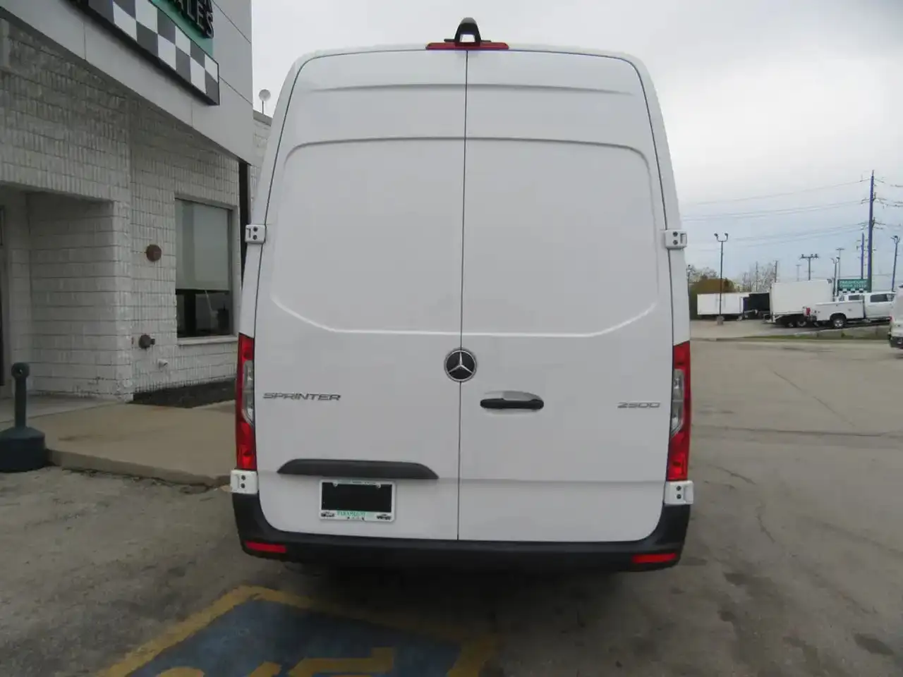 Mercedes-Benz Sprinter - Image 10