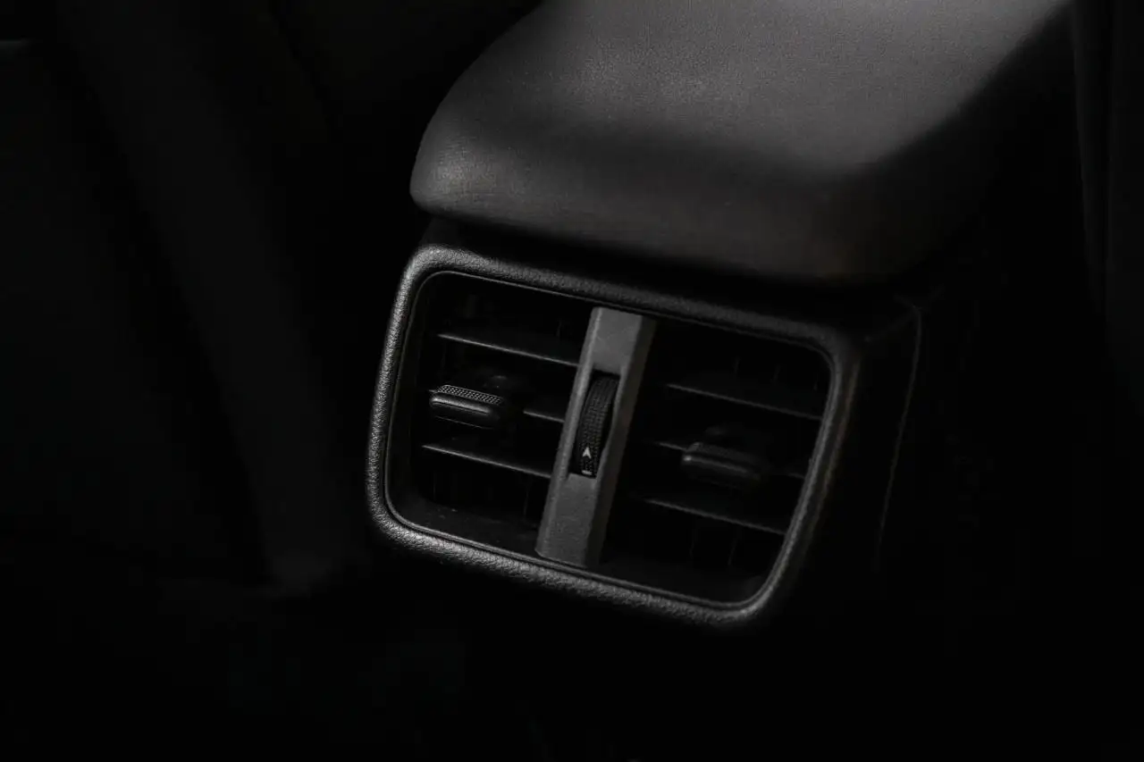 Lexus UX 250h - Image 25