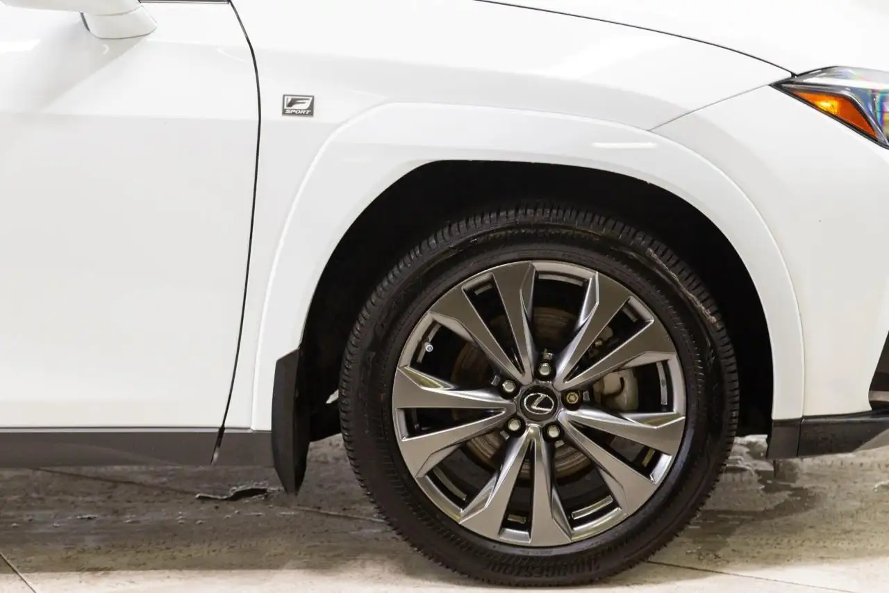 Lexus UX 250h - Image 14