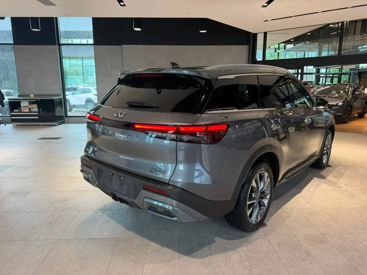 Infiniti QX60 - Image 5