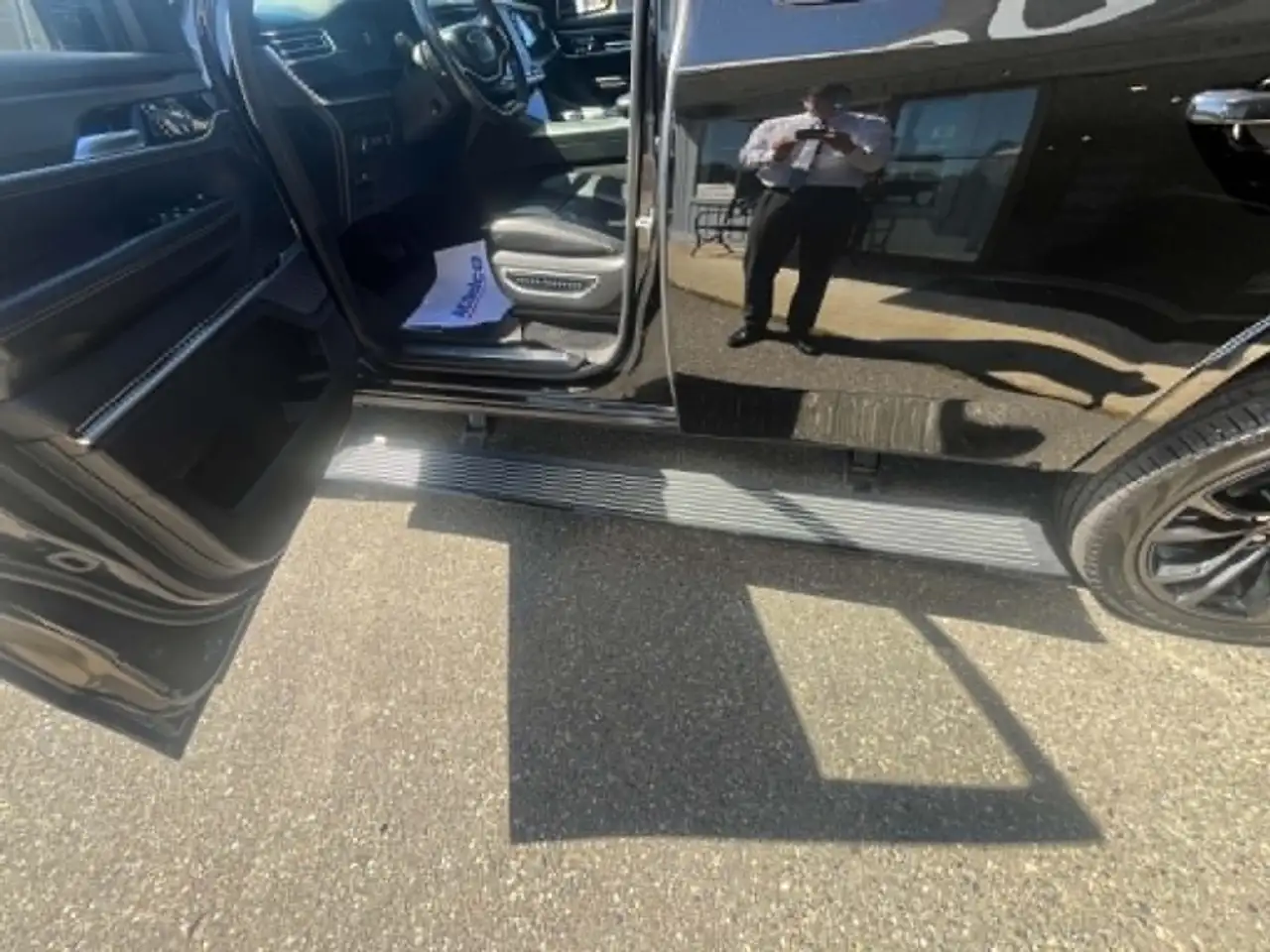 Jeep Grand Wagoneer - Image 15