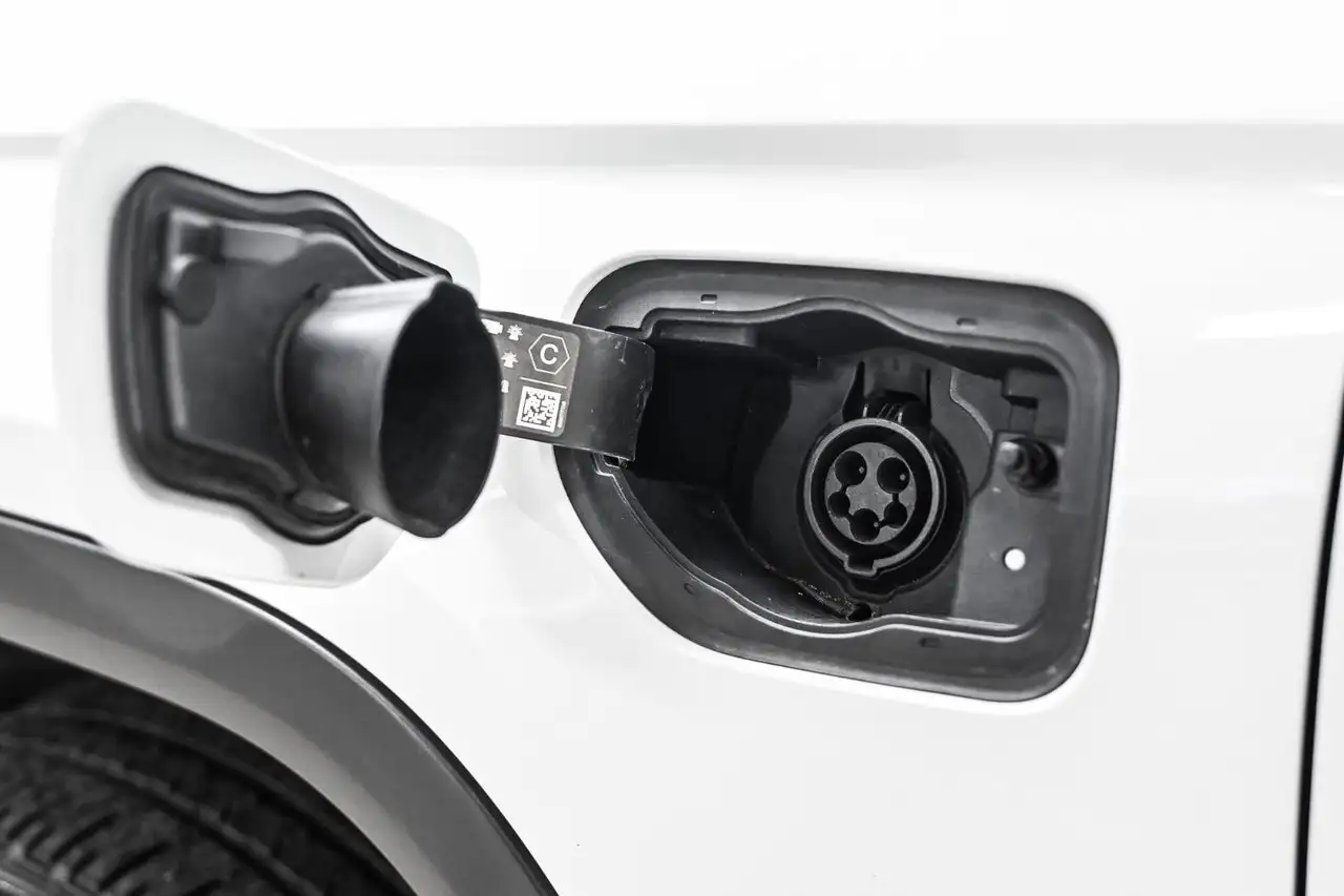 Jeep Grand Cherokee - Image 16