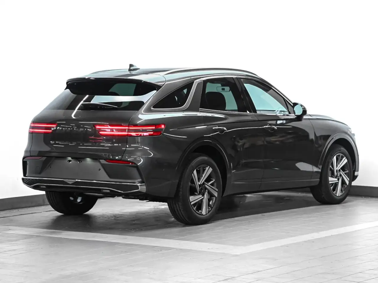 Genesis GV70 - Image 27