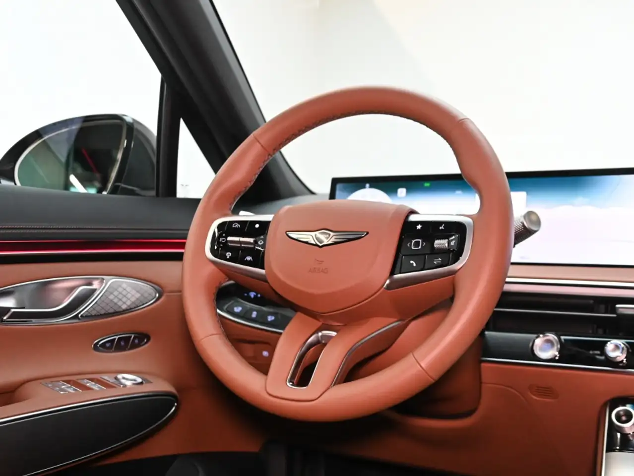 Genesis GV70 - Image 23