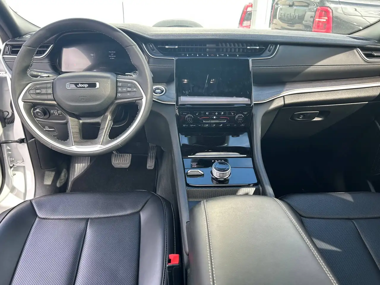 Jeep Grand Cherokee - Image 14
