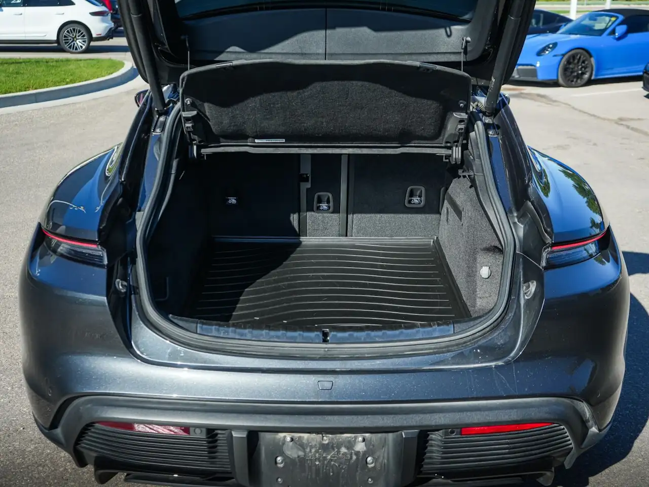 Porsche Taycan - Image 13