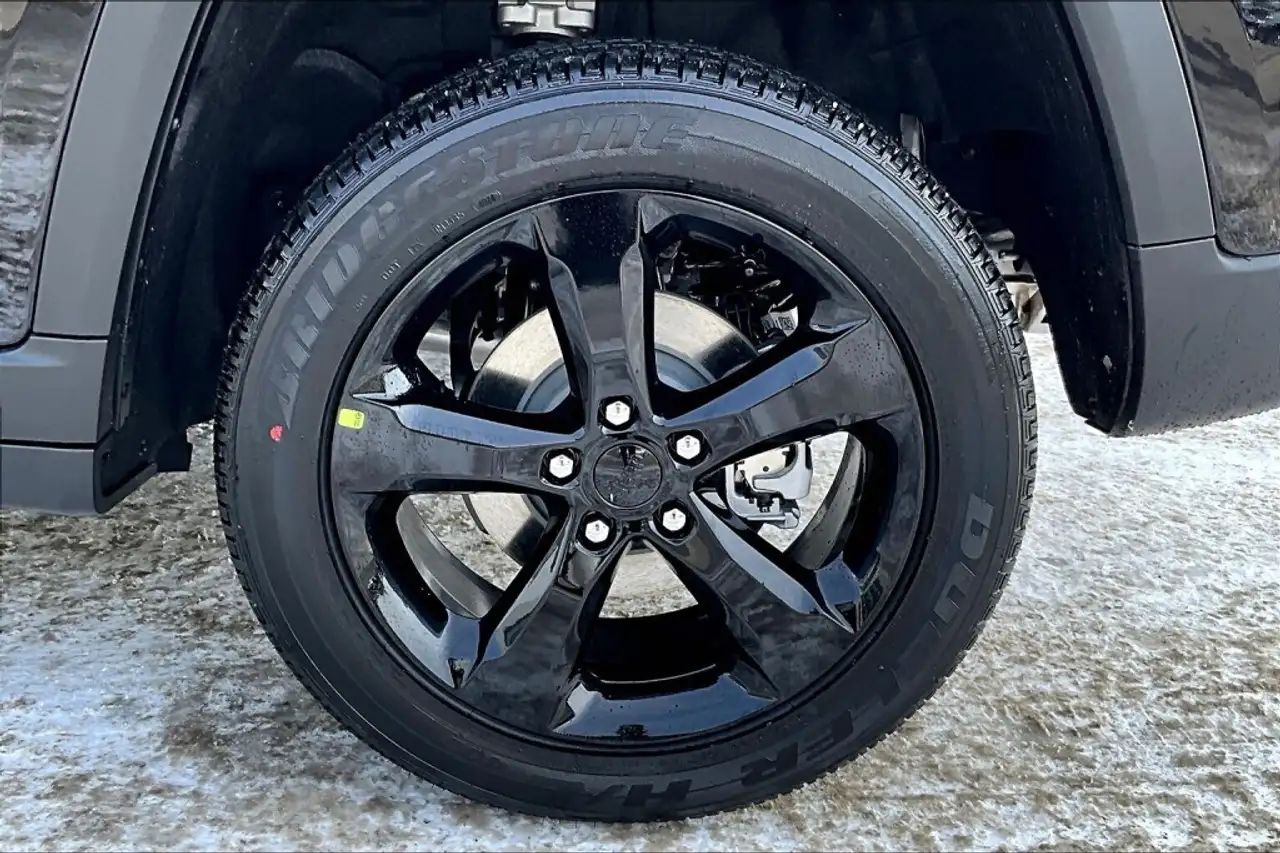 Jeep Grand Cherokee - Image 12