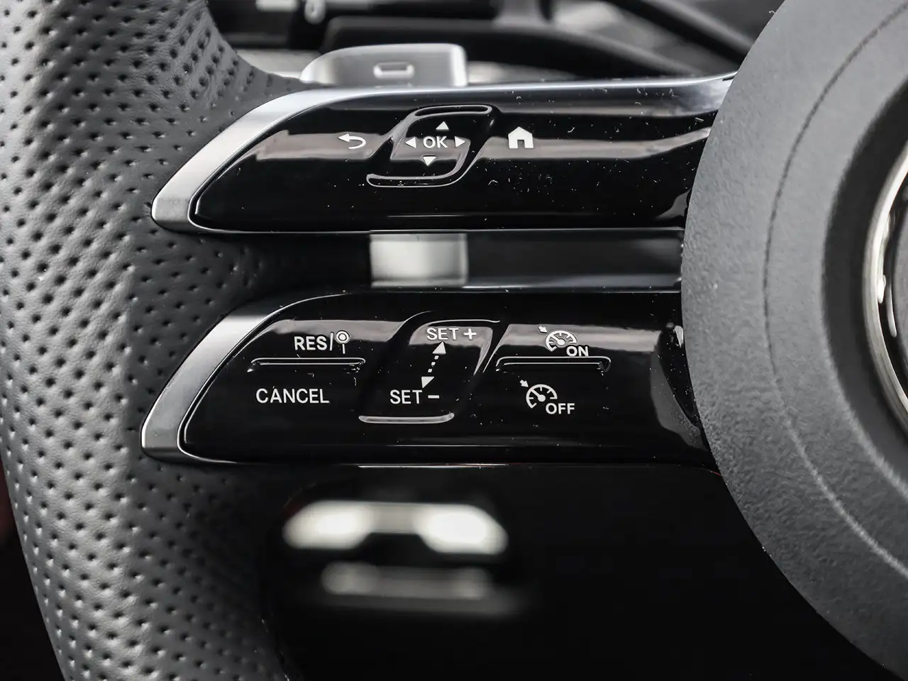 Mercedes-Benz C-Class - Image 21