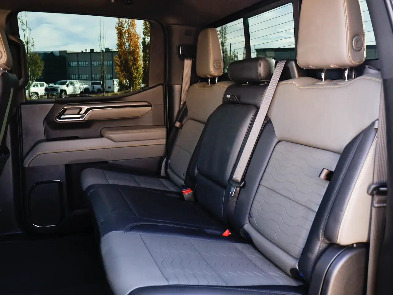 Chevrolet Silverado 1500 - Image 31