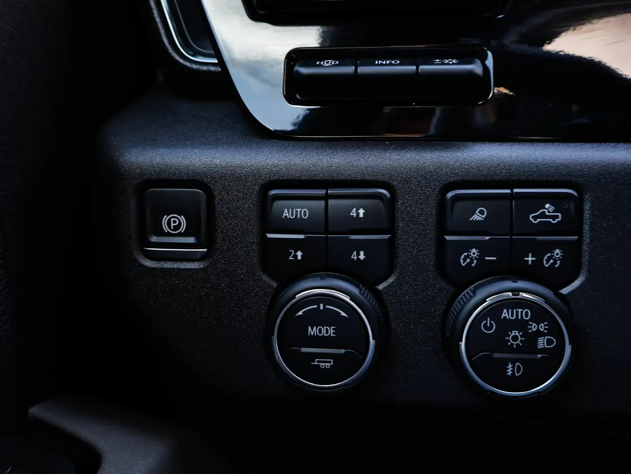 Chevrolet Silverado 1500 - Image 22