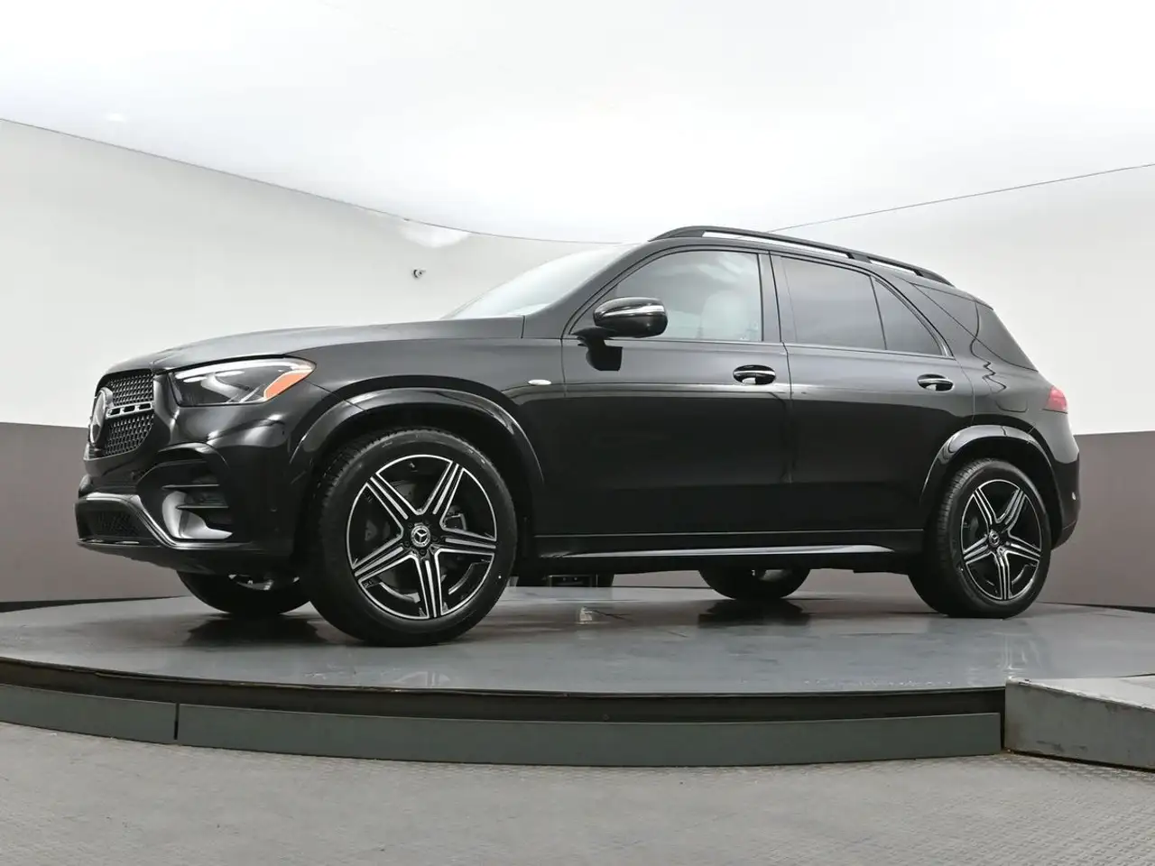 Mercedes-Benz GLE - Image 42