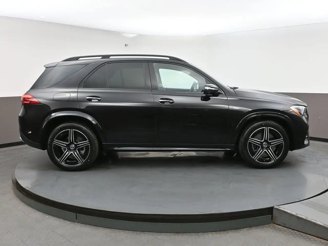 Mercedes-Benz GLE - Image 37
