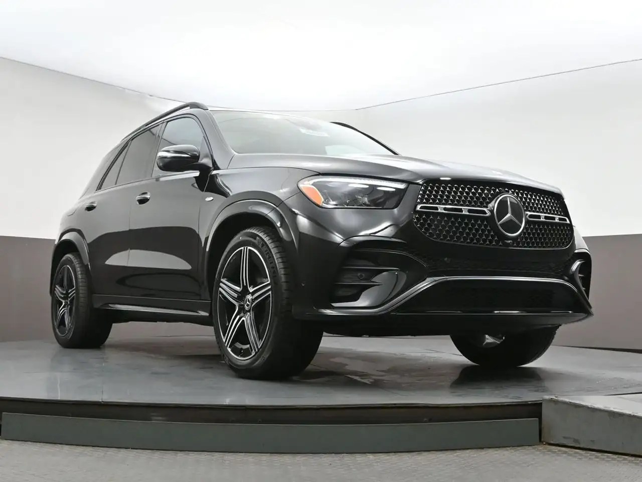 Mercedes-Benz GLE - Image 38