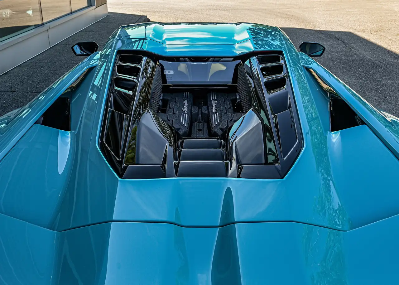 Lamborghini Revuelto - Image 9
