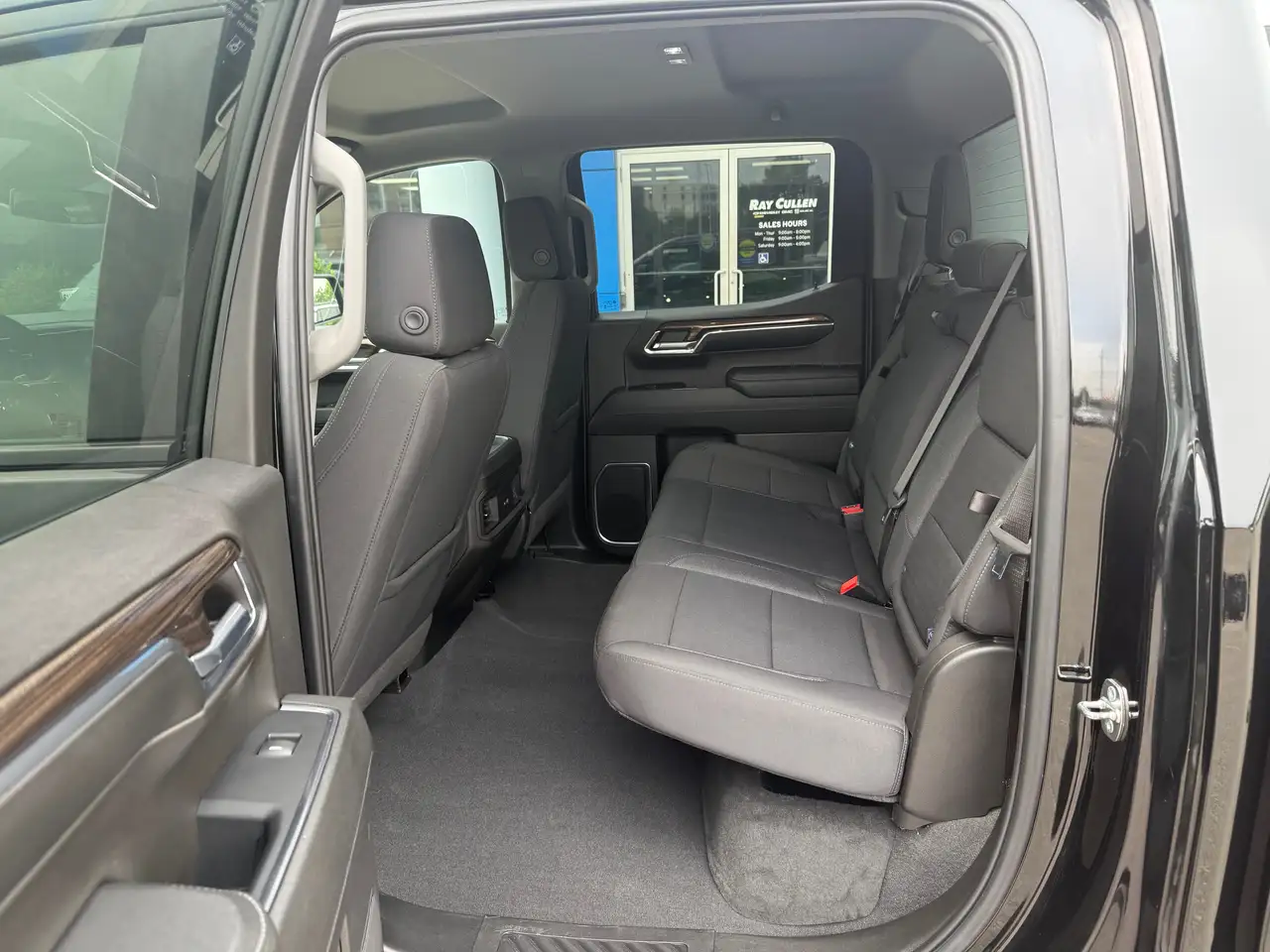 Chevrolet Silverado 1500 - Image 12