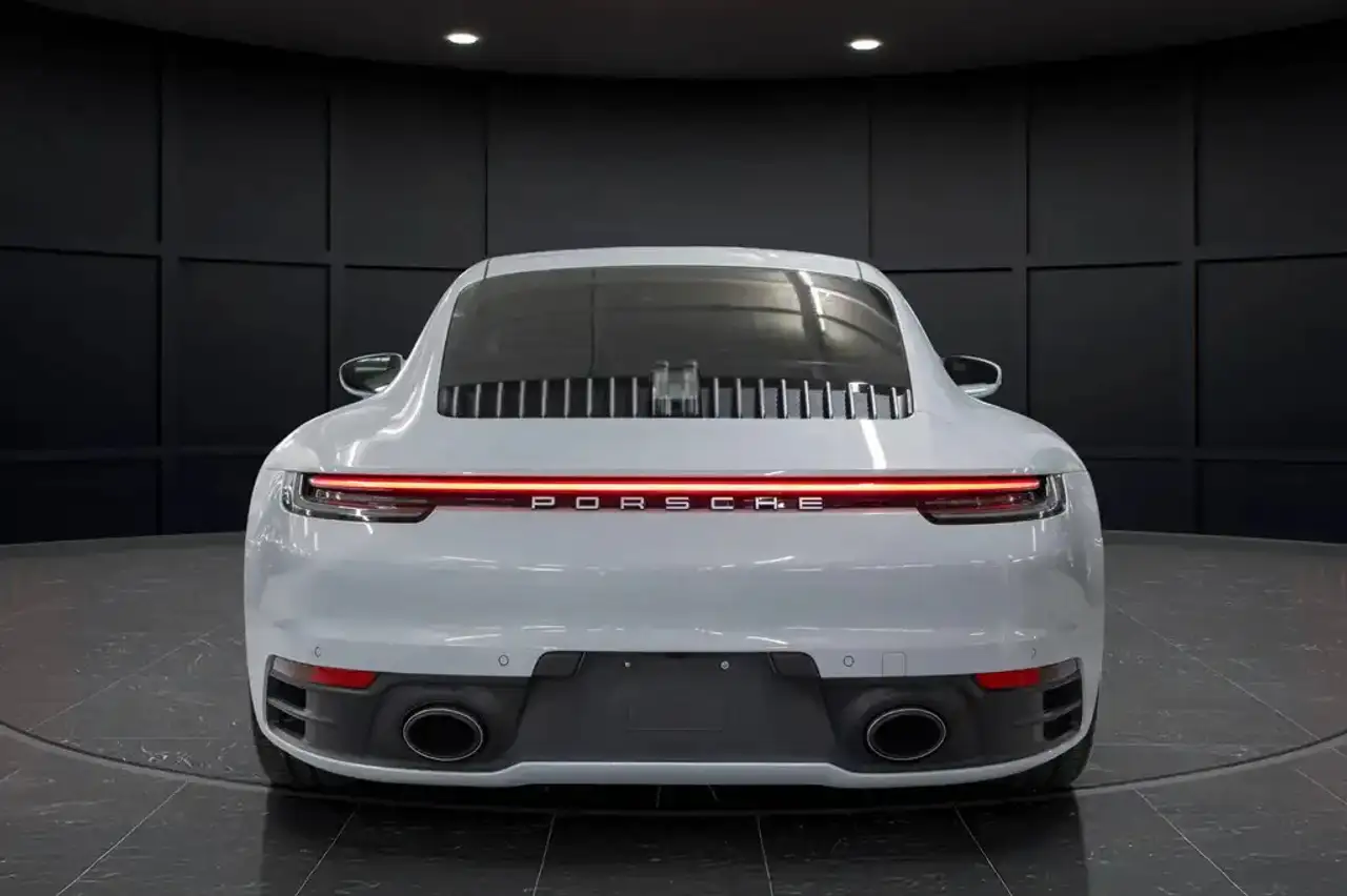 Porsche 911 - Image 8